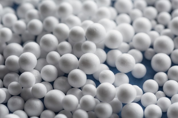 Пенопласт — материал, его характеристики и ключевые сферы использования