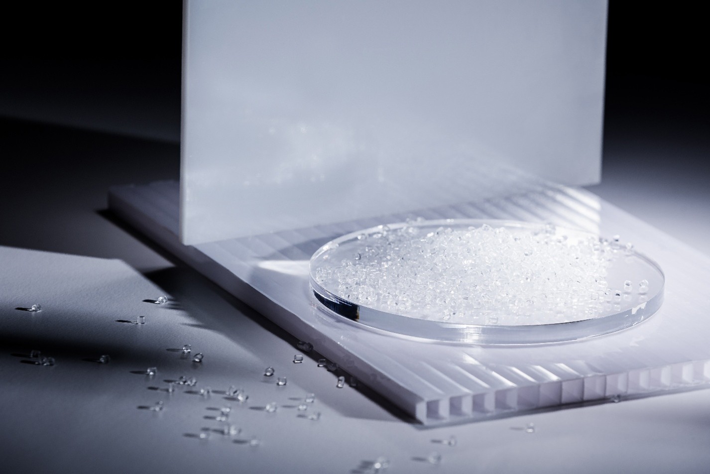 Поликарбонат: что это за материал, свойства, состав и применение полимера